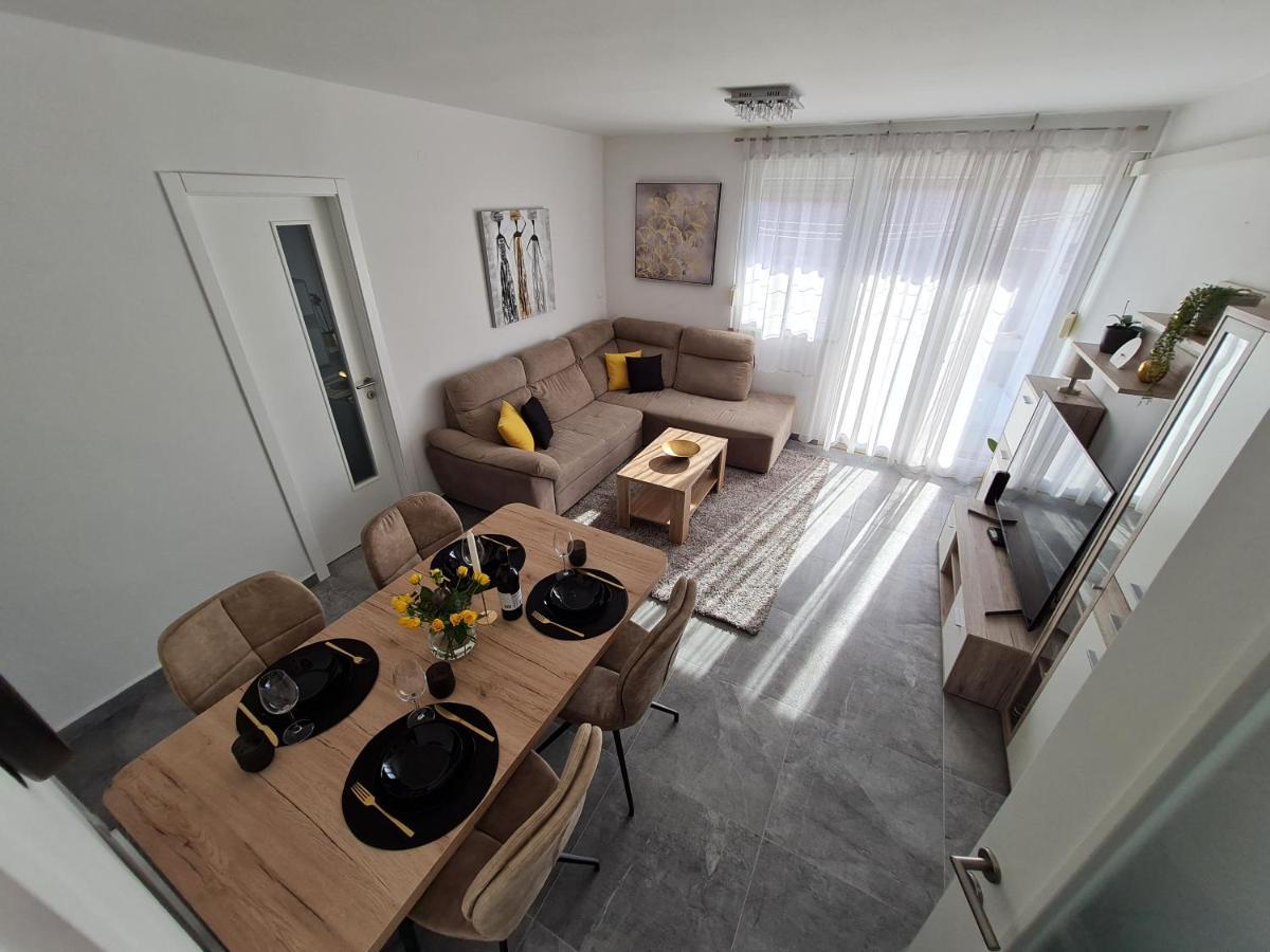 Apartman Mirella 扎达尔